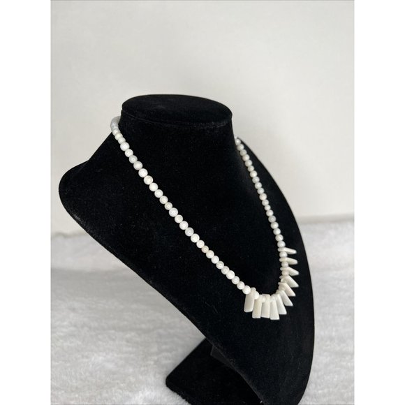 Vintage Fashion Beads Pendant Necklace White - Picture 3 of 15